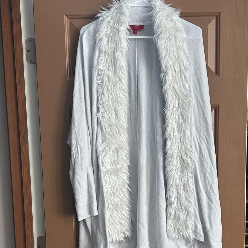 Jennifer Lopez White Cardigan with Faux Fur Trim